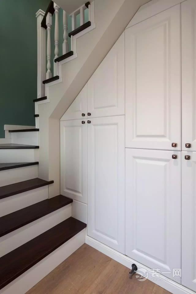 小户型带阁楼现代美式风格楼梯间装修效果图